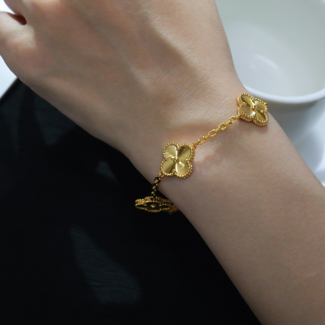 Van Cleef & Arpels Vintage Alhambra Bracelet, 5 Motifs 18k Gold