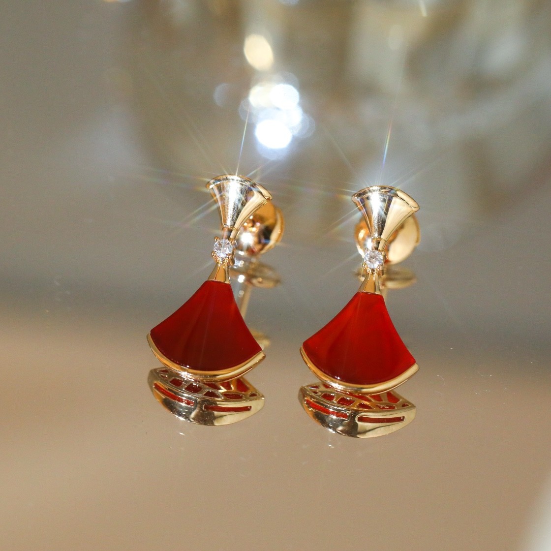 Bulgari Diva's DREAM Earrings Rose Gold With Carnelian and Diamo