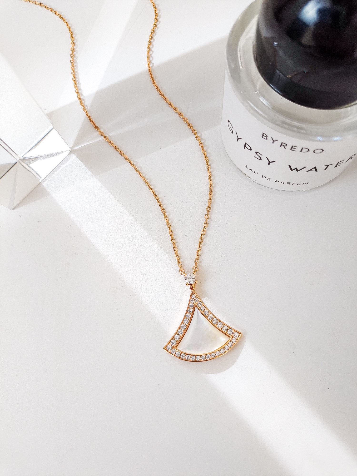 Bulgari Diva's DREAM Rose Gold Pendant Necklace set with Mother-