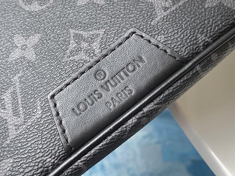 Louis Vuitton M44336 Discovery Bumbag